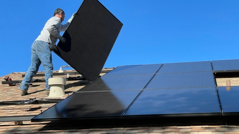 Installation de panneaux solaires résidentiels : Guide pratique pour votre maison