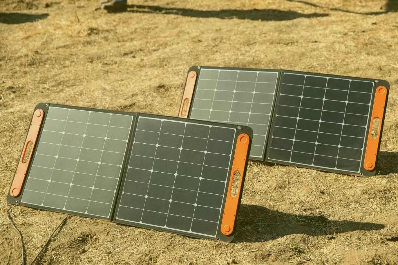 panneau solaire portable une source d energie pratique pour vos besoins en deplacement.webp