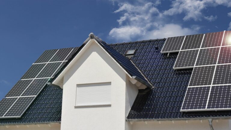 Prix panneau solaire au m2 : tarifs, installation et avantages | Guide complet