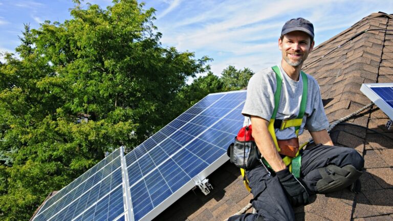 Installation de panneaux solaires : Étapes importantes et recommandations écologiques