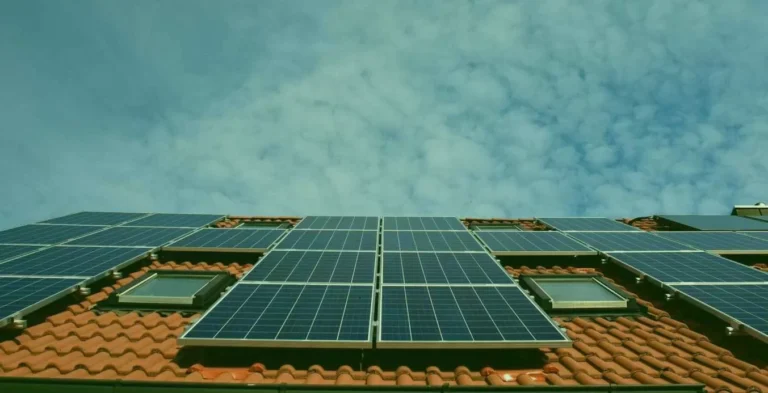 Kit panneau solaire 3000W : énergie solaire abondante pour alimenter efficacement votre foyer