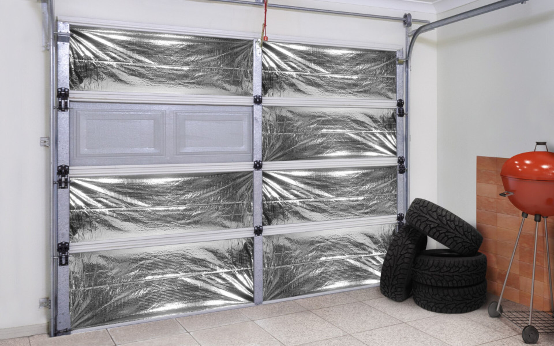 comment isoler votre porte de garage avec un kit conseils pratiques et etapes d installation.jpeg