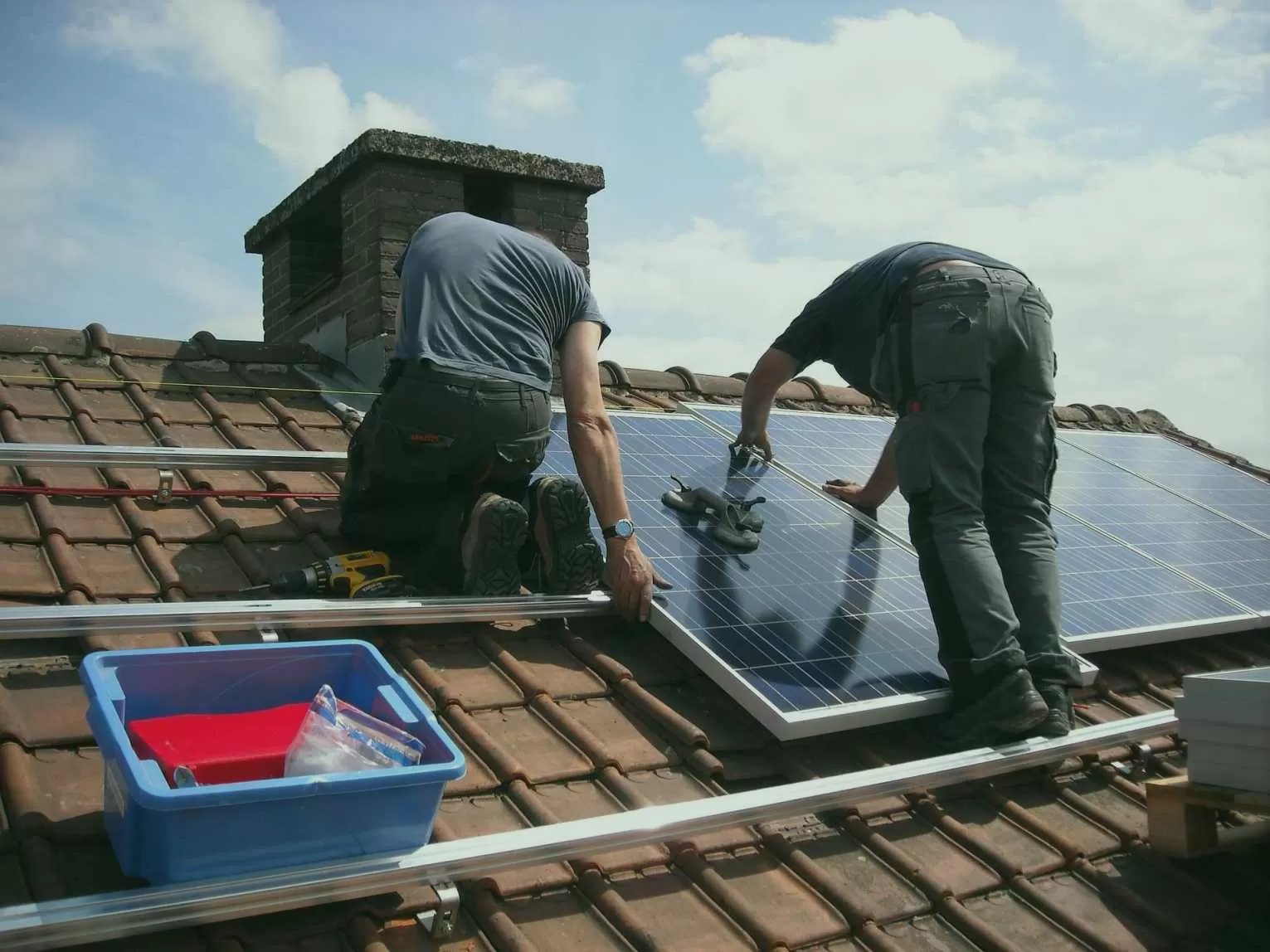 installation de panneaux solaires avec batterie etapes importantes et conseils d experts.webp